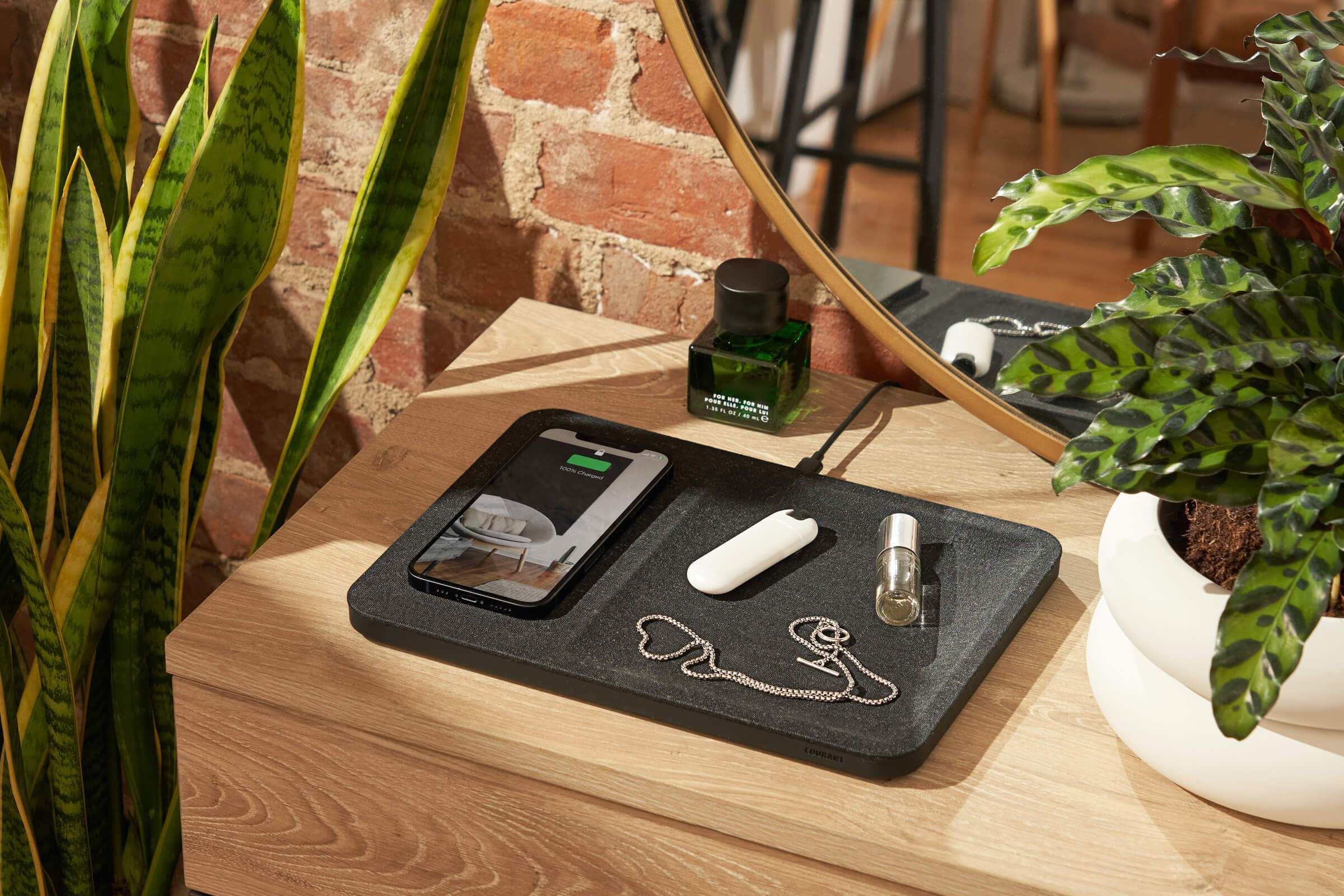 CATCH:3 - Wireless Phone Charger & Accessory Tray | Courant